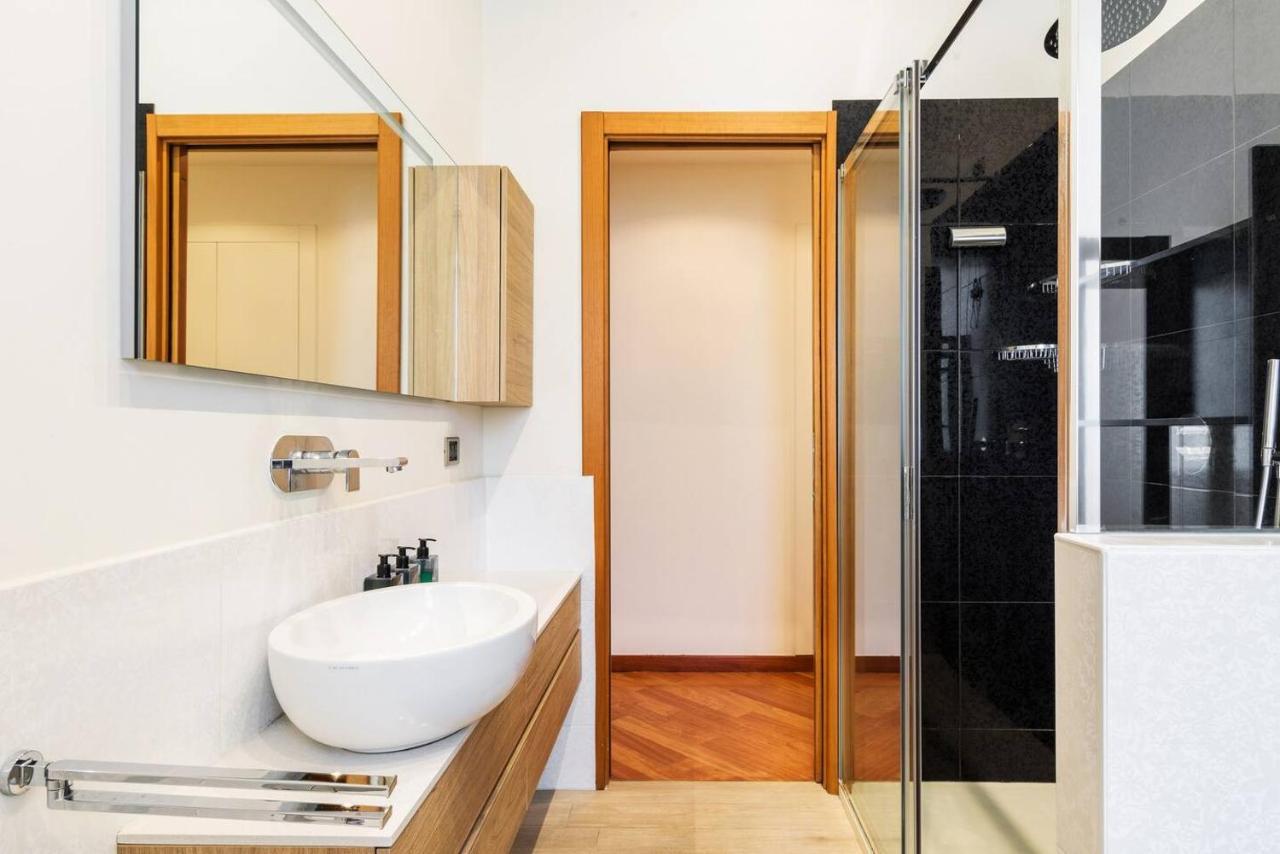 Colored And Spacious Flat Close To Navigli By Easylife Milánó Kültér fotó