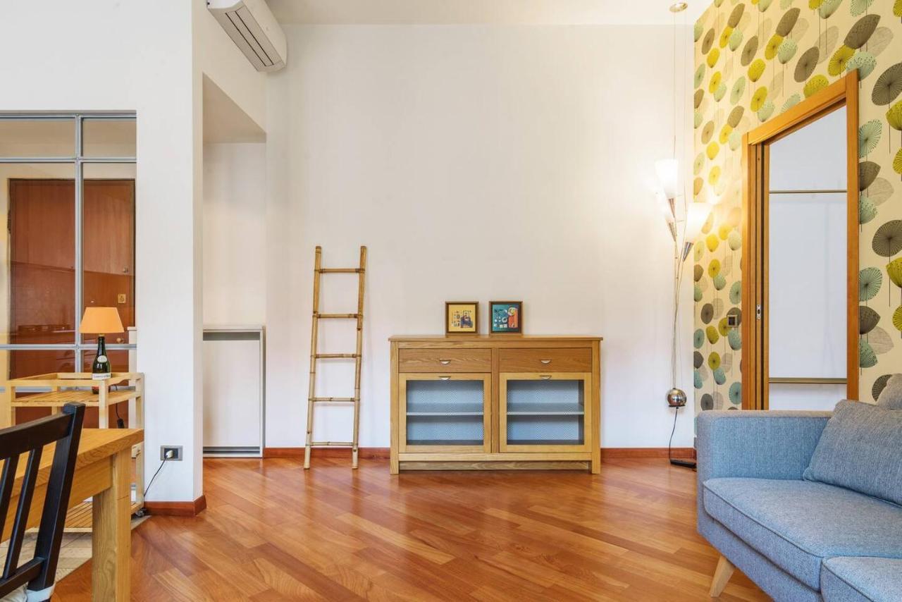 Colored And Spacious Flat Close To Navigli By Easylife Milánó Kültér fotó